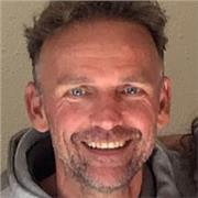 Doy clases de Yoga y Masaje de profundidad, con placer y 15 años de experiencia.